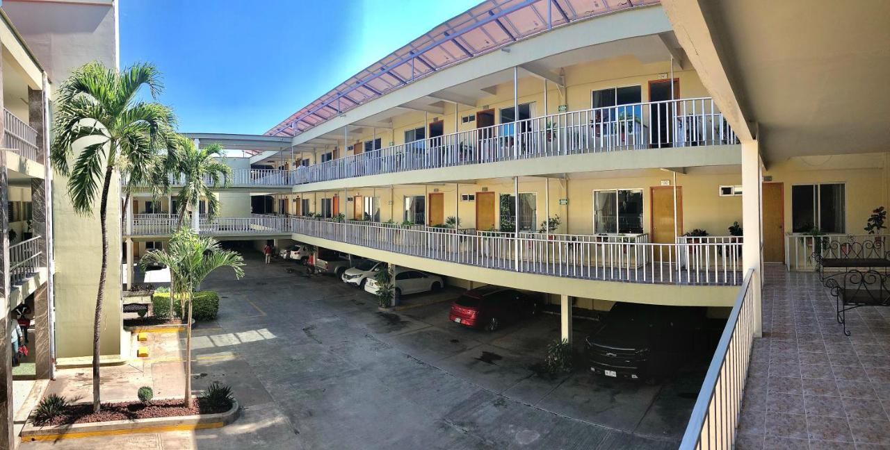 El Grullo Hotel Del Camino Real מראה חיצוני תמונה