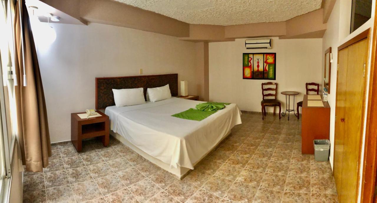 El Grullo Hotel Del Camino Real מראה חיצוני תמונה