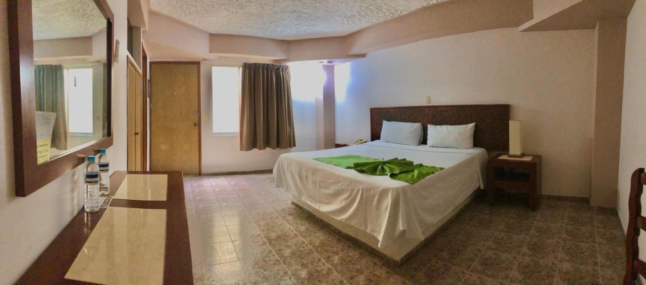 El Grullo Hotel Del Camino Real מראה חיצוני תמונה