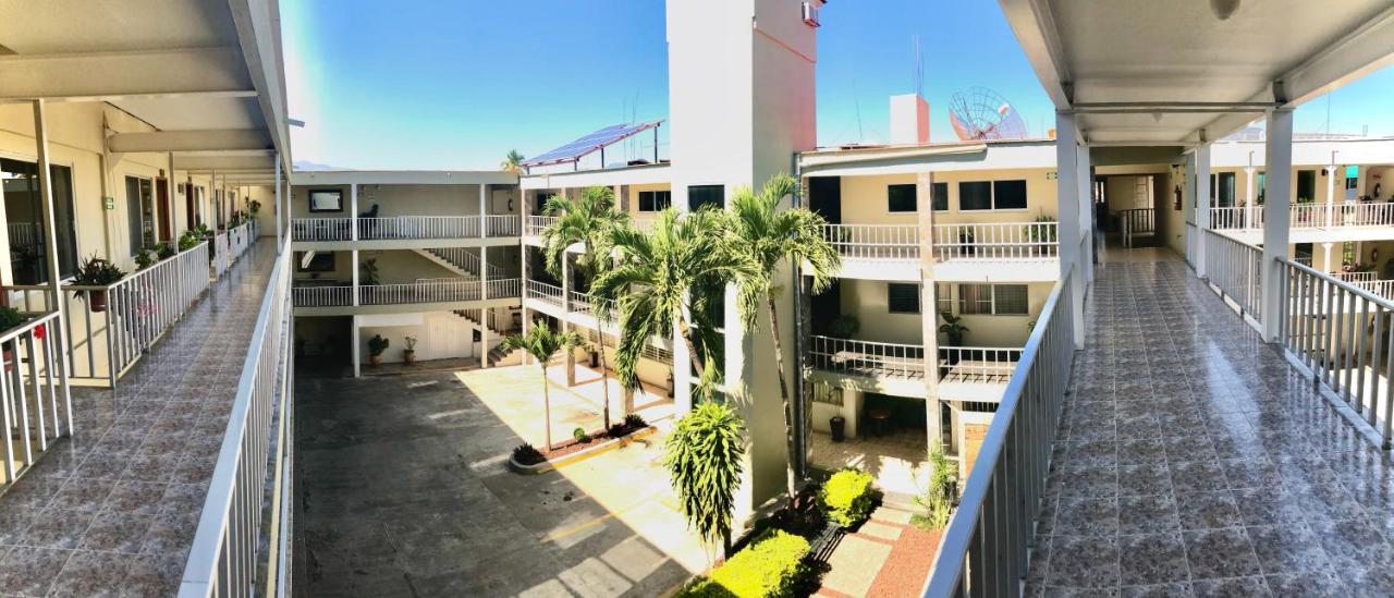 El Grullo Hotel Del Camino Real מראה חיצוני תמונה