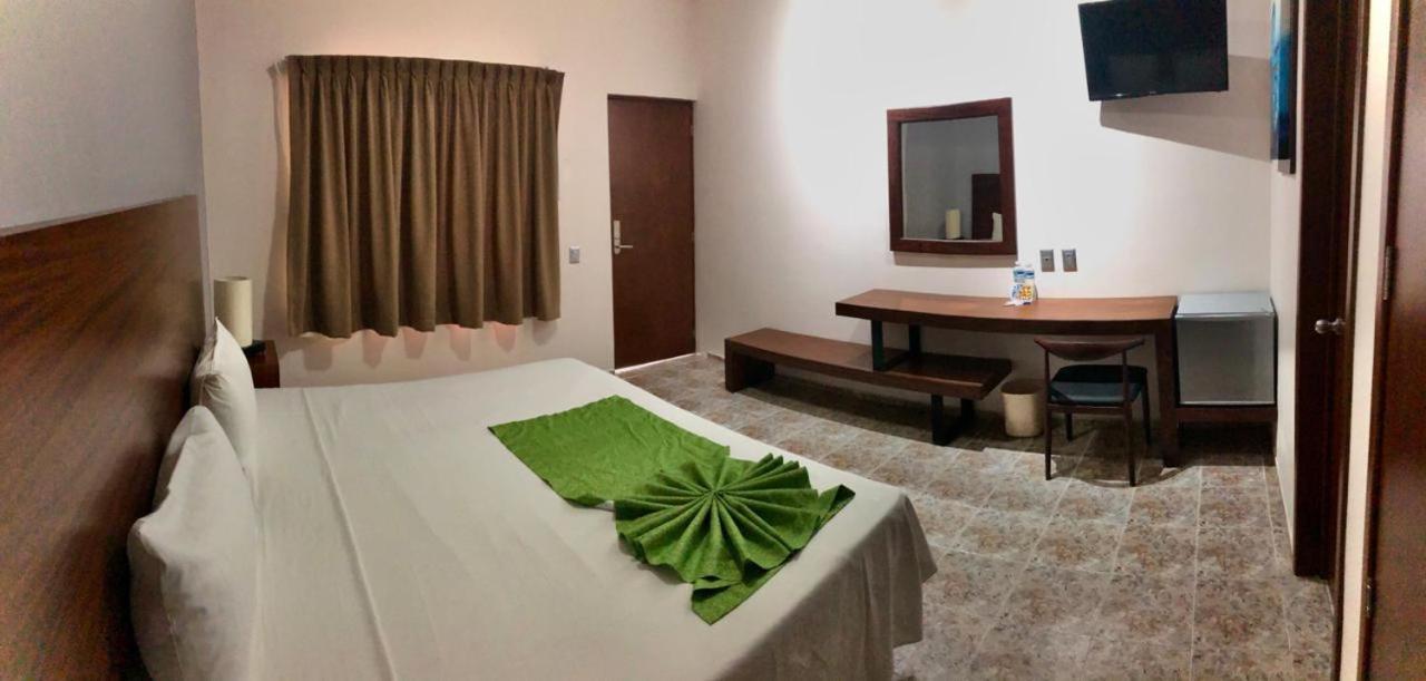 El Grullo Hotel Del Camino Real מראה חיצוני תמונה