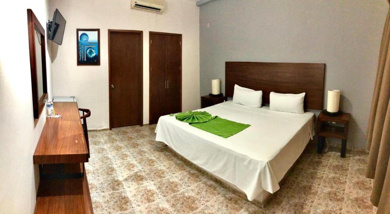 El Grullo Hotel Del Camino Real מראה חיצוני תמונה